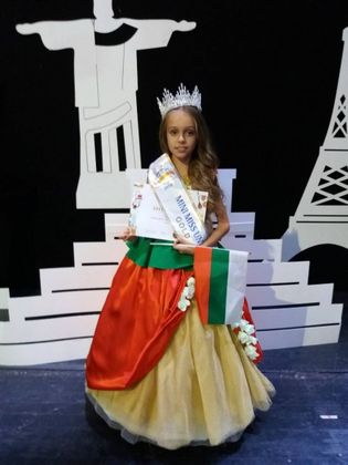 Ето това малко момиченце накара целия свят да говори за България (СНИМКИ)