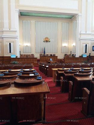 Парламентът продължава работа по второто четене на Закона за социалните услуги