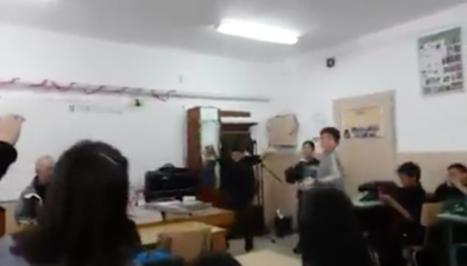 ВИДЕО: Веселба по цигански в час по музика в Полски Тръмбеш