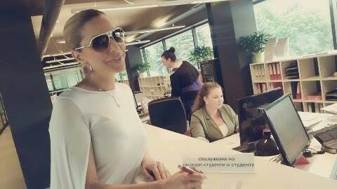 Бони стана студентка