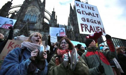 Жените в Кьолн: Стойте далеч от нас!