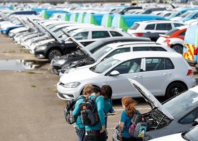 Европарламентът реши: До 2030 г. коли с 40% по-малко вредни газове