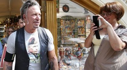 Продавачите на майки приравниха Доган към Сидеров като “нов Левски”