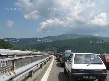Пловдив: Натоварено е движението по участъка на АМ „Тракия“ в областта, в много райони видимостта е намалена поради мъгла