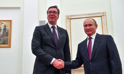 Путин в Белград, подаряват му кученце шарпланинец