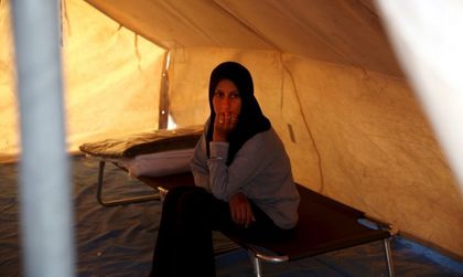 Защо бежанците посягат на жени?