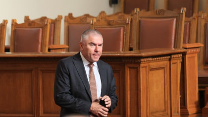 Ще напусне ли