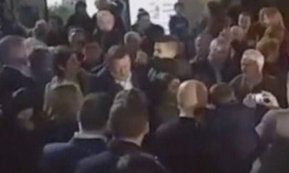 Юмрук уцели Рахой в главата на предизборна проява
