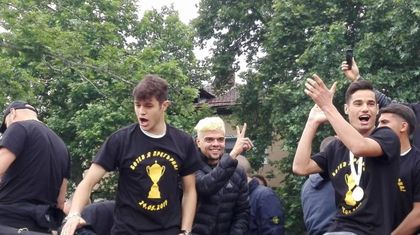 ВИДЕО: Ботев вече празнуват с феновете