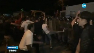 Сблъсъци между протестиращи и полиция в Ереван