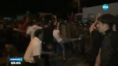 Сблъсъци между протестиращи и полиция в Ереван