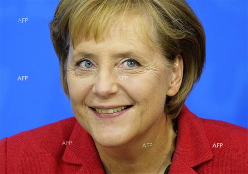 РИА Новости: Ангела Меркел заяви, че се отнася с уважение към решението на Тереза Мей