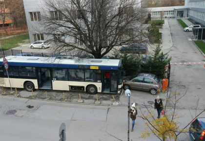 Призрачна катастрофа във Варна! Рейс с 20 пътници потегли без шофьор и стана страшно мазало! (СНИМКИ)