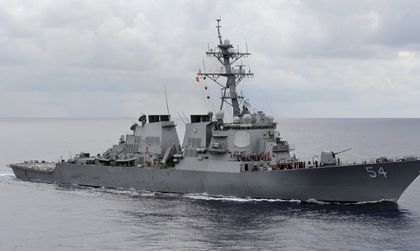 US миноносец приближил опасно руски кораб