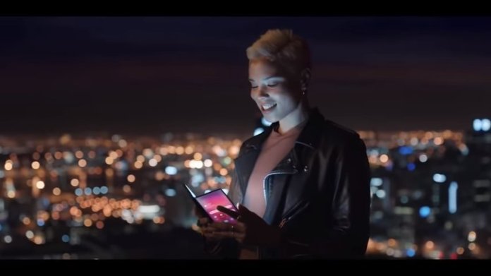 Официално видео с новите смартфони на Samsung, включително сгъваемия Galaxy F