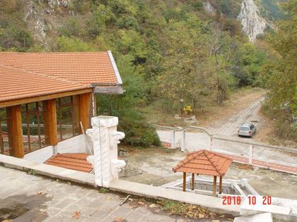 Данъчните продават 4 апетитни имота в Родопите