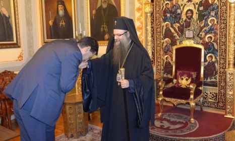 Кметът и Владиката се помириха (снимки)