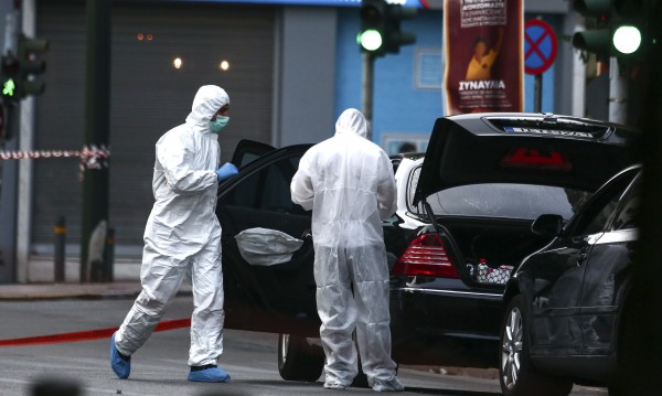 Бомба рани бившия гръцки премиер Лукас Пападемос