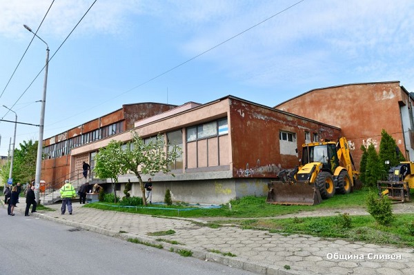 Община Сливен: Стартира дългоочакваният ремонт на спортна зала „Асеновец“