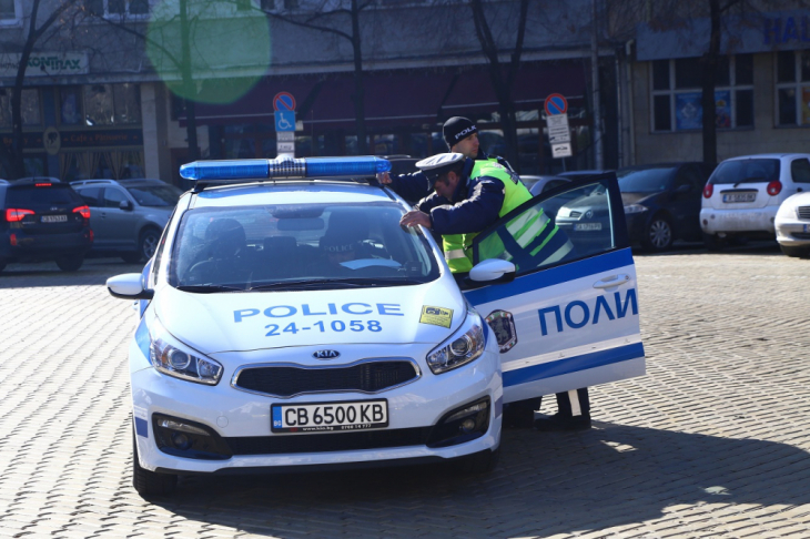 След евакуацията на руското посолство: Полицаи отведоха в районното афганистанец, засечен в района