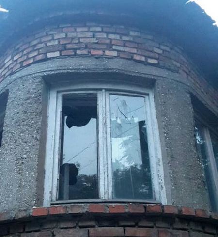 Внимание, опасност! Кой отговаря, ако тази изоставена къща убие човек в Бургас?