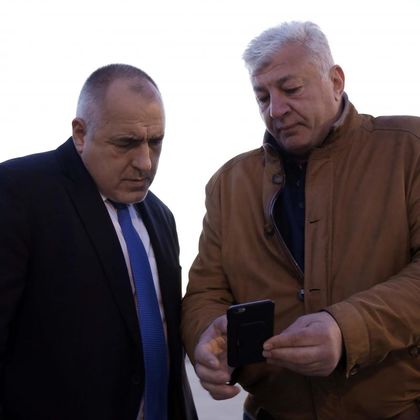 Областният управител на Пловдив Здравко Димитров информира премиера Бойко Борисов за влаковия инцидент, цистерните вече са изтеглени