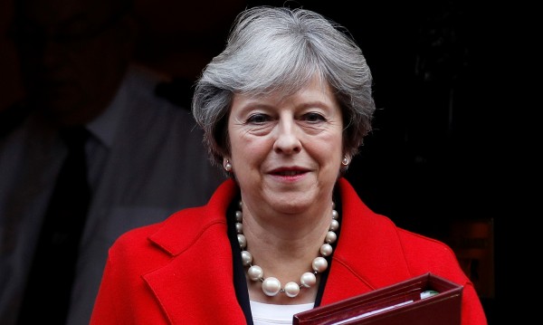 Тереза Мей осуети бунт в британския парламент