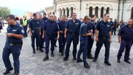 Полицаите отново на протест заради ниско заплащане