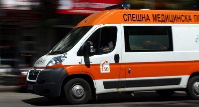 Работник се размаза след падане през окачен таван