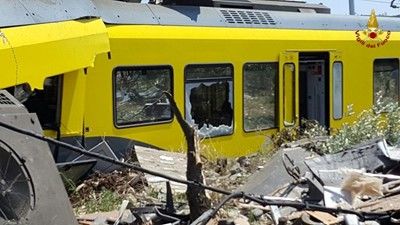 Броят на жертвите от влаковата катастрофа в Италия достигна 23