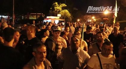 Протестиращите асеновградчани скочиха срещу депутата Манол Генов