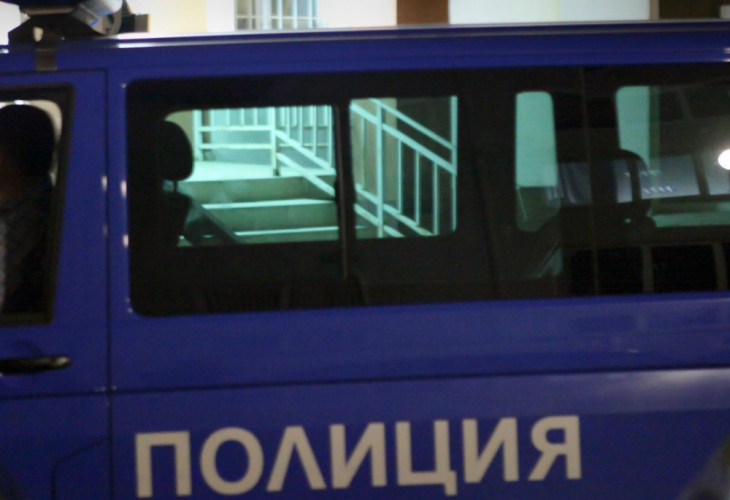 Масов бой заради момиче между пияни крадливи англичани и българи в еротик клуб "Мулен руж" в Банско