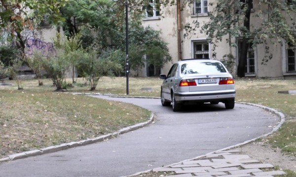 Македонец с BG кола се заби в паркирали автомобили