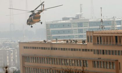 Нападнаха най-голямата военна болница в Афганистан