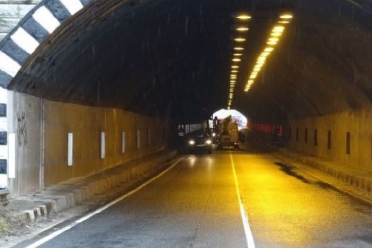 Авария остави без ток част от тунел “Железница”