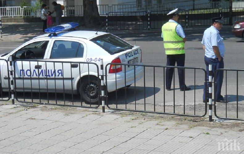 ЛАМАРИНИ! "Хонда" се обърна по таван, "Фолксваген" се вряза в мантинела до Кърджали