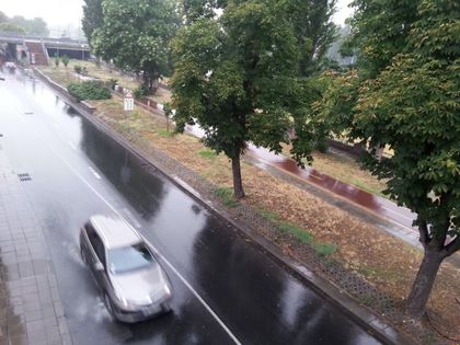 Дойде нова порция дъжд - улиците са хлъзгави