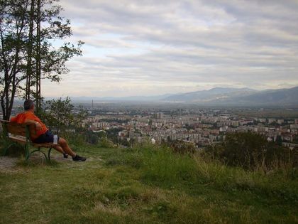 Махалата си отиде. Загубихме я. Разми се в морето от пришълци (Ода за Кючук Париж)