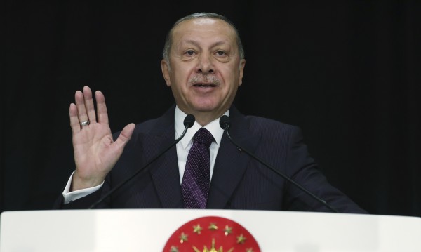 Доларите в лири? Ердоган увери: Криза ли, манипулация!