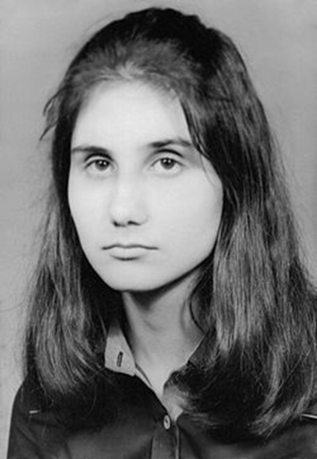 Стихотворението в оригинал, с което Петя Дубарова влезе в учебниците за 12 клас