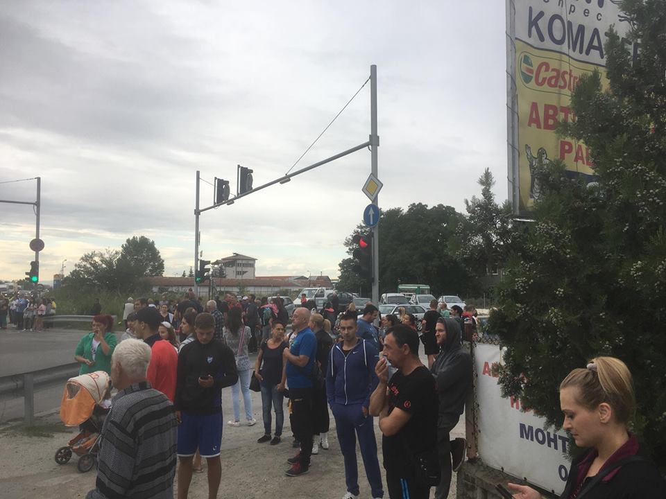 Въпреки решението на Административния съд, коматевци май пак само на зелено! За сега... СНИМКИ