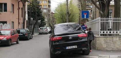 Джип запуши тротоара до “Рилски” по време на акция
