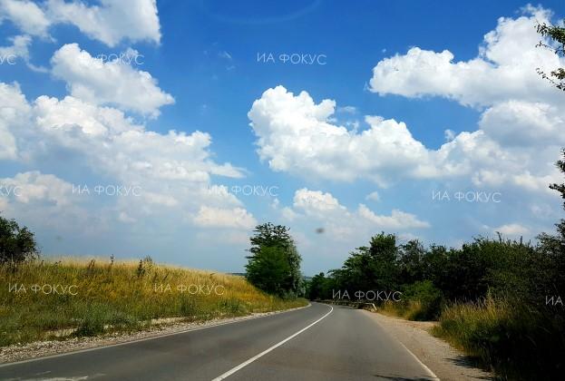 Варна: Ограничено е движението на автомобили над 10 тона по път I-9 в участъка Кранево – Варна при км 83