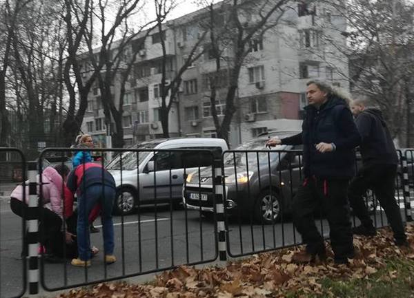 Извънредно! Блъснаха възрастен мъж на пешеходната пътека зад хотел "Космос" в Бургас