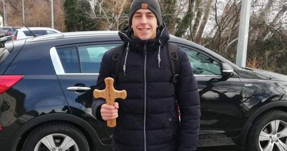 Извадилият кръста на Йорданов във Варна – Александър Матев, дари наградата за лечението на болно дете (снимки)