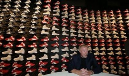 Вижте колко чифта кецове има съоснователят на Nike (СНИМКИ)