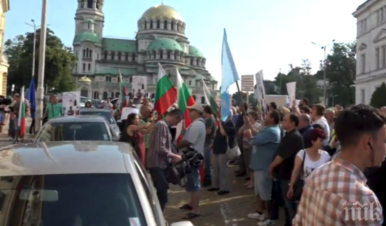 Синоптиците протестират за пари и оставки