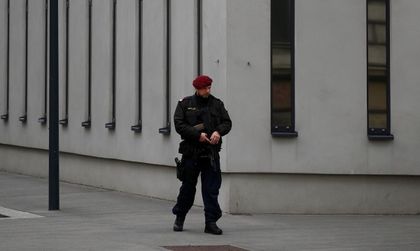 Нападател с нож беше застрелян във Виена