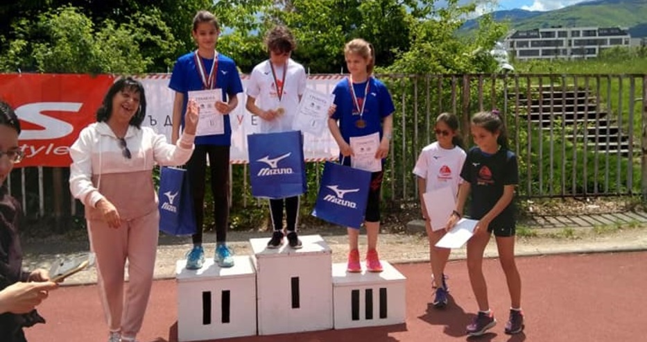 Талантлива лекоатлетка от Шабла с два медала и лични постижения от турнири в София