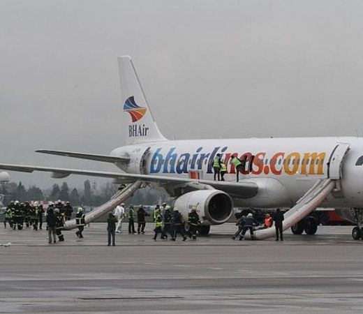 Самолет излезе от пистата при кацане